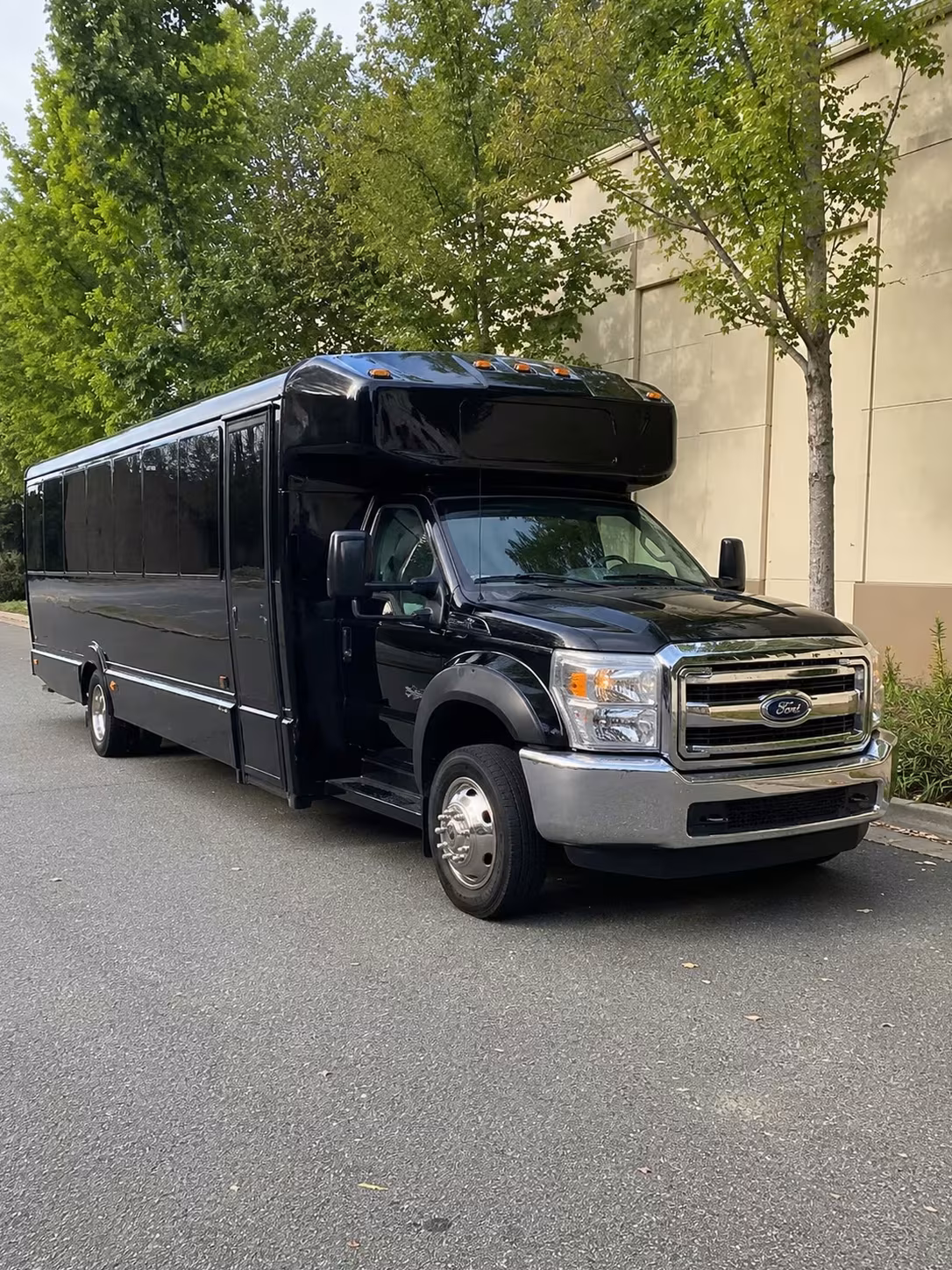 torrance charter and party bus rentals to the kia forum